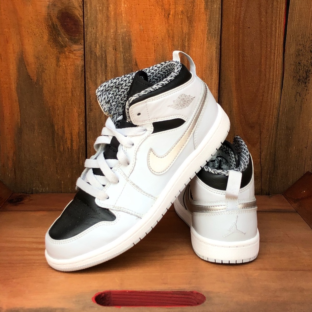 Jordan Air Jordan 1 Mid Boys Shoes